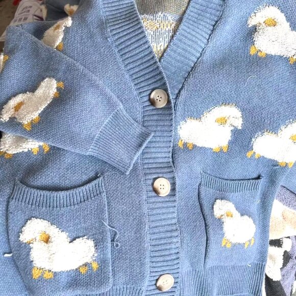 GORGEOUS SHADE OF BLUE DEEP V CARDIGAN TORTOUISE BUTTONS SHEEP MOTIF ALL OVER - Picture 2 of 2